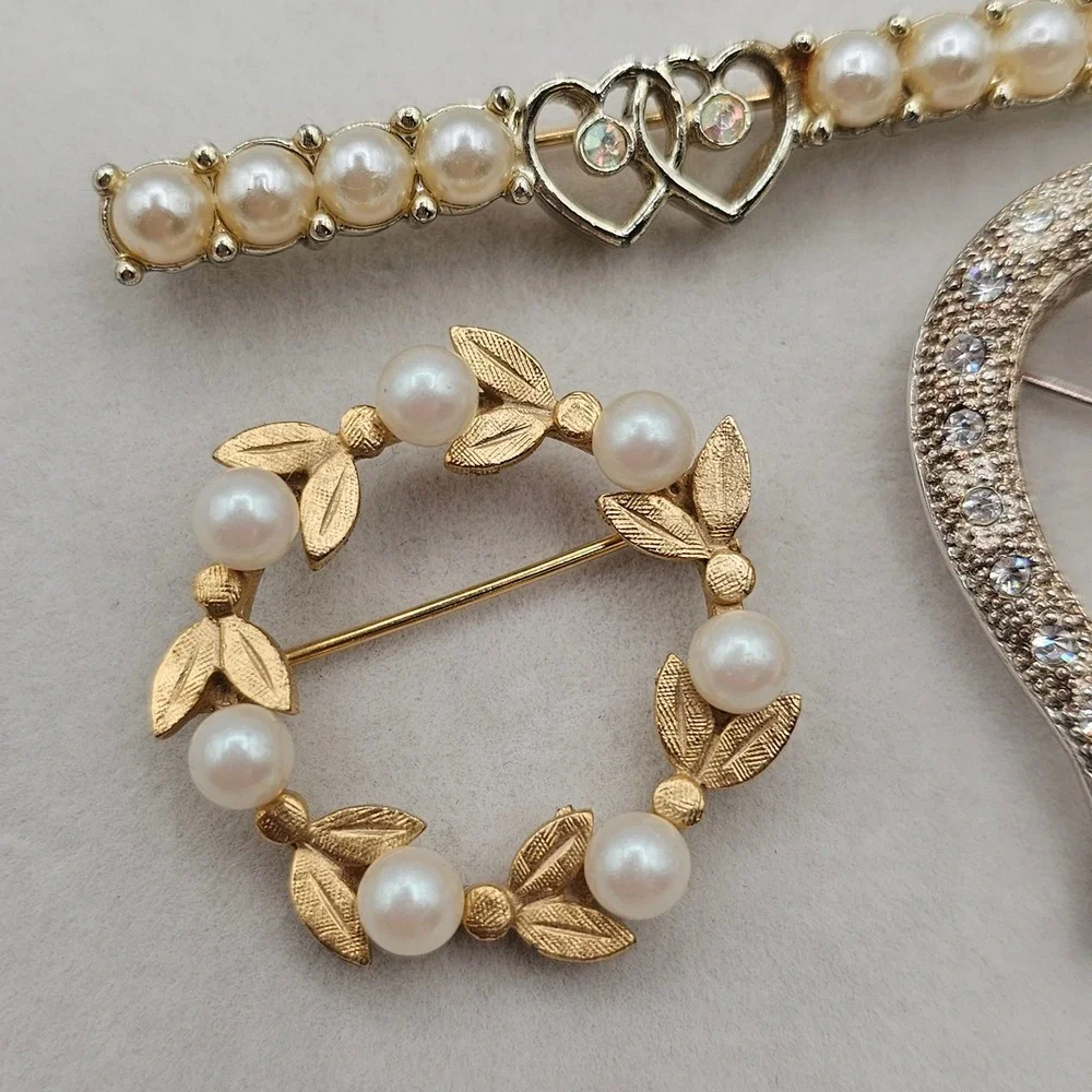Vintage Brooch Pin Lot 3pc‎ Gold Silver Tone Faux Pearl Heart Wreath Rhinestone